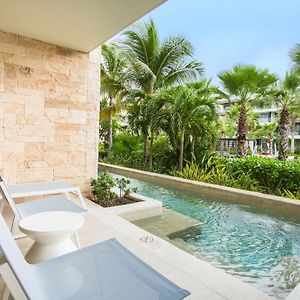 Preferred Club Junior Suite Swimout Tropical View Double